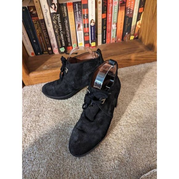 Hispanitas dasia bow tie up booties black suede sz 38.5 euc - Picture 1 of 5